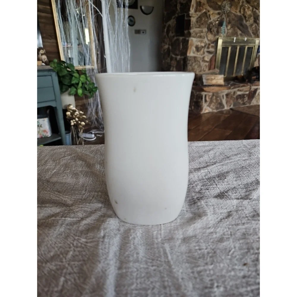 Vintage Raised Butterfly Tulip Bud Porcelain Vase Japan‎ 5.5 in